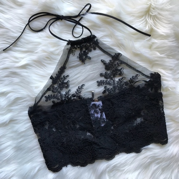 Windsor Tops - Windsor | Black Halter Crop NWT